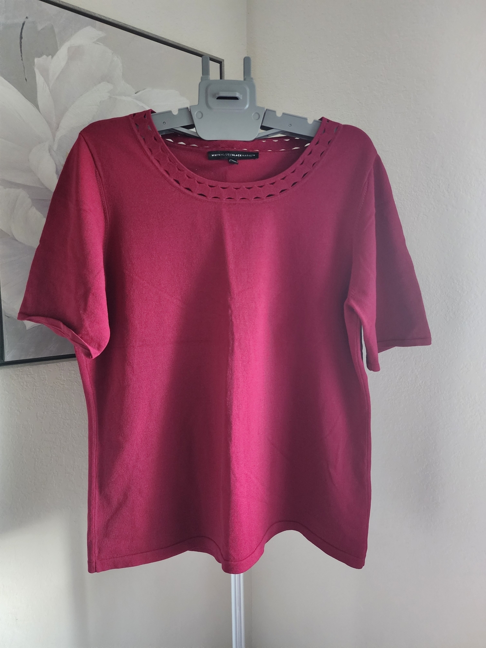 White House Black Market Women's Short Sleeve Cutout Neck Top - Berry Pink